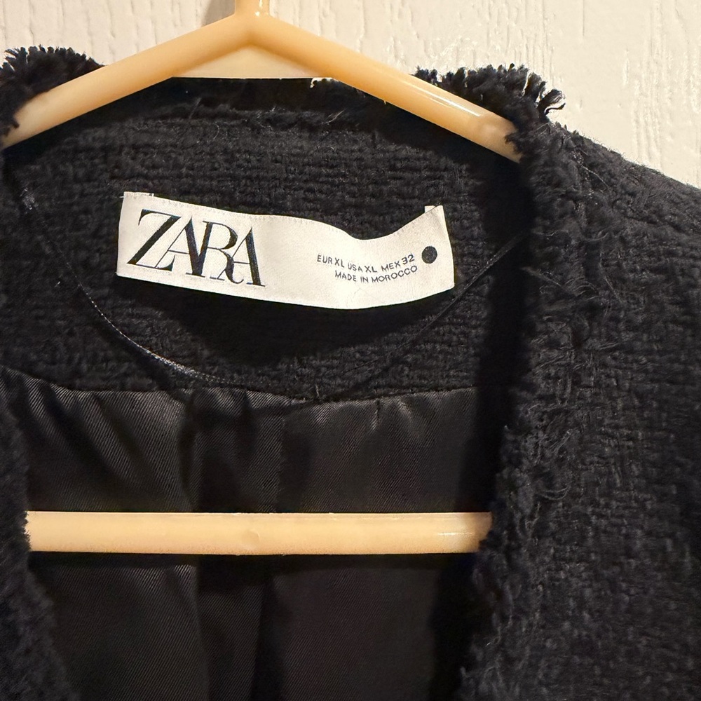 Zara Black Textured Blazer with Gold Buttons - Picture 3 of 7